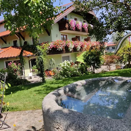 Holzapfel Guest house 3*